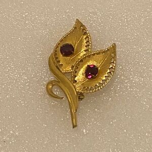 Elegant Vintage Gold Leaf Brooch with Red Accents - Celebrity